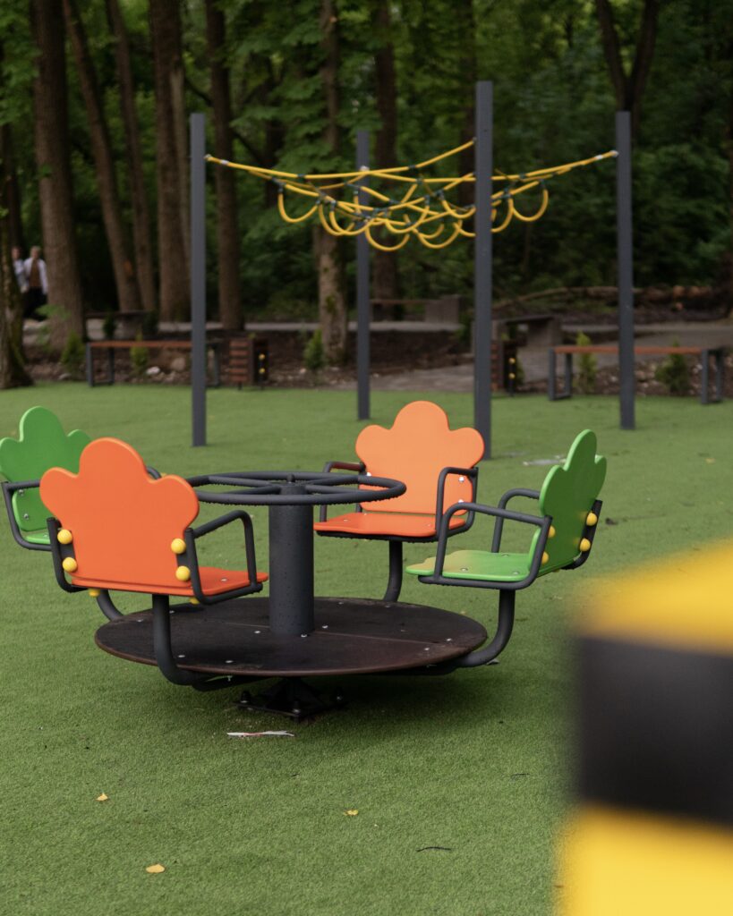 Карусель з кермом К002. Дитячі маданчики Happy Park